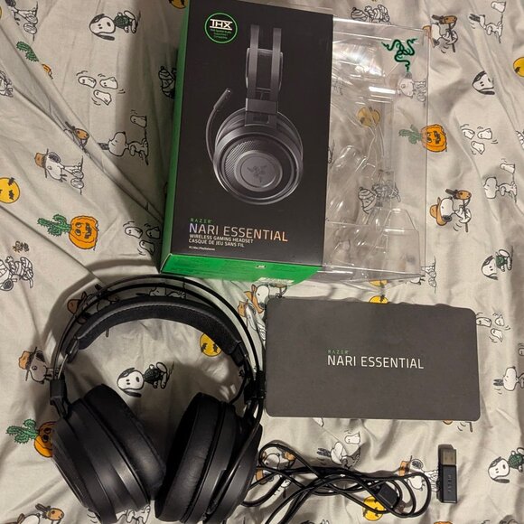 Razer Nari Essential Bluetooth Gaming Headphones - Picture 1 of 5